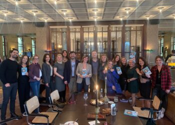 Ayşen Zamanpur İkinci Kitabı “Diren Keçi”yi Özel Bir Davetle  Tanıttı